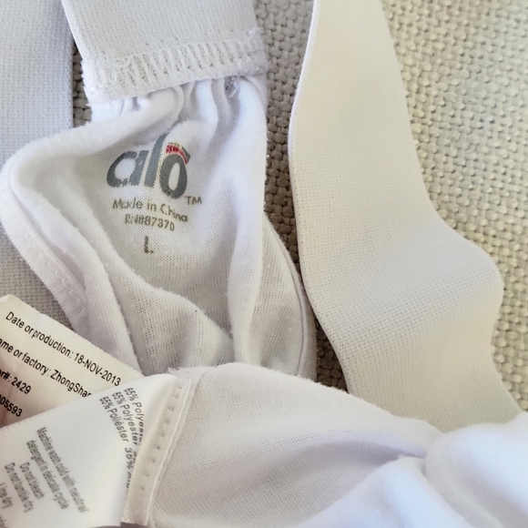 ALO Yoga Flowy Drape Back Wide Elastic Strap Layered Tank Top White L Large - Picture 6 of 8